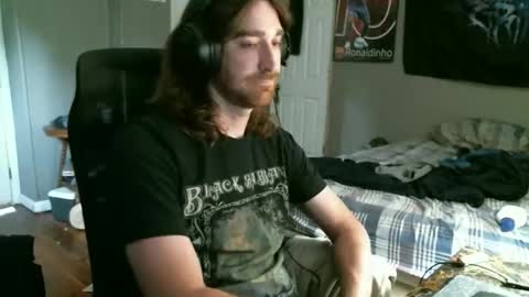 Snapshot of hellothereimcoolyo chatting on 04.27.26 longhairbeardedguy online show from 04.27.26