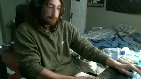 Snapshot of hellothereimcoolyo chatting on 05.12.26 longhairbeardedguy online show from 05.12.26