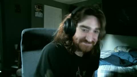 Snapshot of hellothereimcoolyo chatting on 05.19.26 longhairbeardedguy online show from 05.19.26