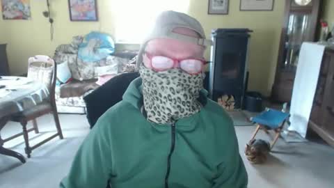 Snapshot of helvella chatting on 02.12.26 Helvell online show from 02.12.26