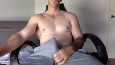 Snapshot of hendo92 chatting on 02.21.25 Hendo online show from 02.21.25