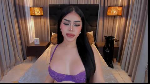 Snapshot of hennessygoddess69 chatting on 09.12.25 HENNESSY online show from 09.12.25