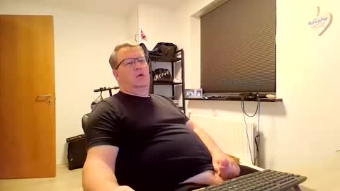 henrikrp1971 online show from 10.18.25