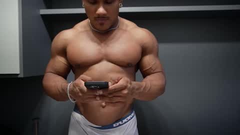 Snapshot of henrimusclee chatting on 02.10.26 Henri online show from 02.10.26