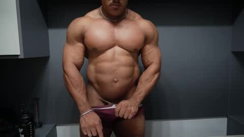 Snapshot of henrimusclee chatting on 02.12.26 Henri online show from 02.12.26