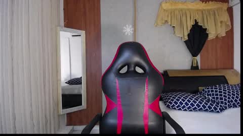 Snapshot of hera_divine chatting on 02.12.26 HERA online show from 02.12.26