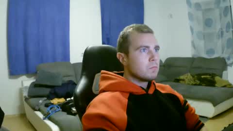 Snapshot of herbstenden chatting on 12.11.24 John Pearl online show from 12.11.24