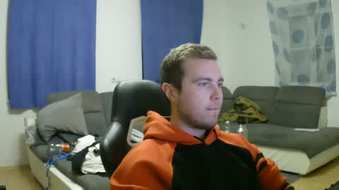 Snapshot of herbstenden chatting on 01.07.25 John Pearl online show from 01.07.25