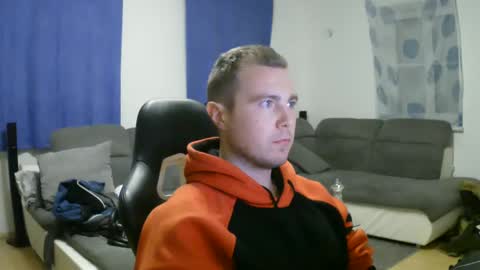 Snapshot of herbstenden chatting on 02.07.25 John Pearl online show from 02.07.25