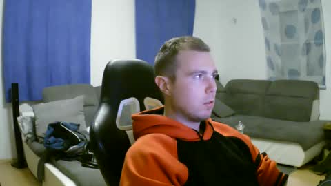 Snapshot of herbstenden chatting on 02.07.25 John Pearl online show from 02.07.25