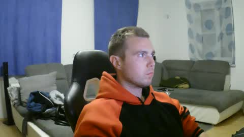 Snapshot of herbstenden chatting on 02.09.25 John Pearl online show from 02.09.25