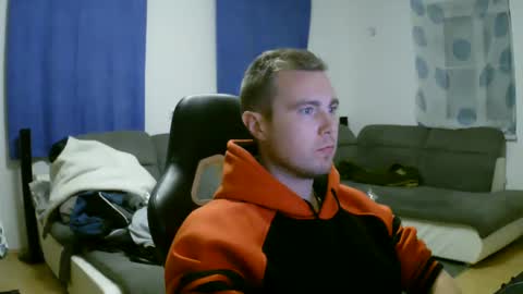 Snapshot of herbstenden chatting on 02.10.25 John Pearl online show from 02.10.25