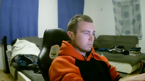 Snapshot of herbstenden chatting on 02.11.25 John Pearl online show from 02.11.25