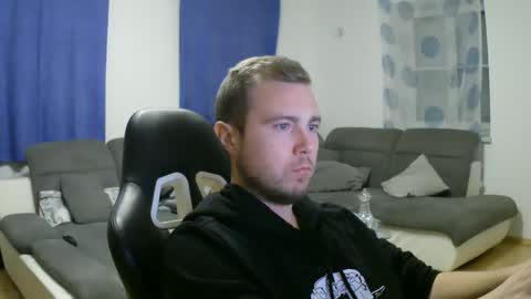 Snapshot of herbstenden chatting on 03.01.25 John Pearl online show from 03.01.25