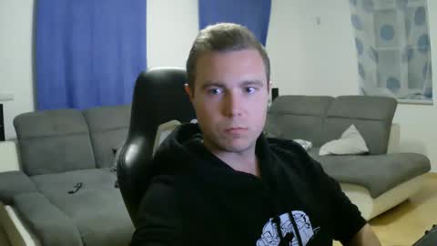 Snapshot of herbstenden chatting on 03.04.25 John Pearl online show from 03.04.25