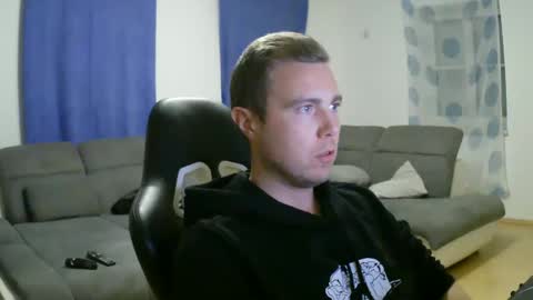 Snapshot of herbstenden chatting on 03.09.25 John Pearl online show from 03.09.25