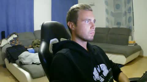 Snapshot of herbstenden chatting on 09.09.25 John Pearl online show from 09.09.25