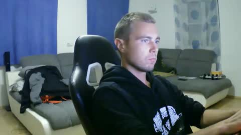 Snapshot of herbstenden chatting on 09.28.25 John Pearl online show from 09.28.25