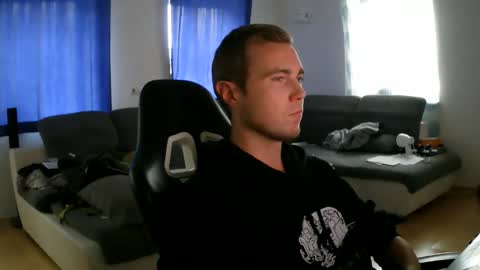 Snapshot of herbstenden chatting on 10.25.25 John Pearl online show from 10.25.25