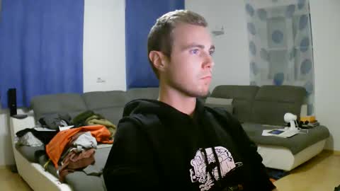 Snapshot of herbstenden chatting on 10.26.25 John Pearl online show from 10.26.25