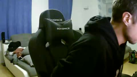 Snapshot of herbstenden chatting on 11.04.25 John Pearl online show from 11.04.25