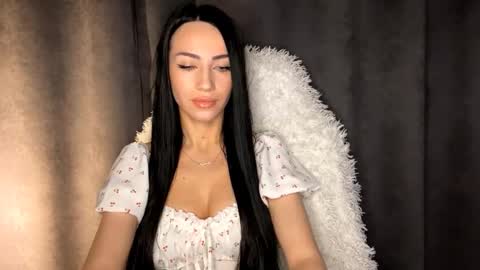 Snapshot of herlindagaribaldi chatting on 10.14.25 Eva online show from 10.14.25