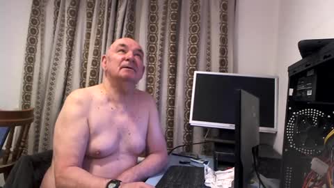 Snapshot of hermeneutika chatting on 01.01.25 mature online show from 01.01.25