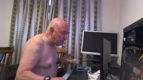 Snapshot of hermeneutika chatting on 01.01.25 mature online show from 01.01.25