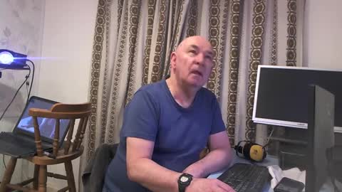 Snapshot of hermeneutika chatting on 01.04.25 mature online show from 01.04.25