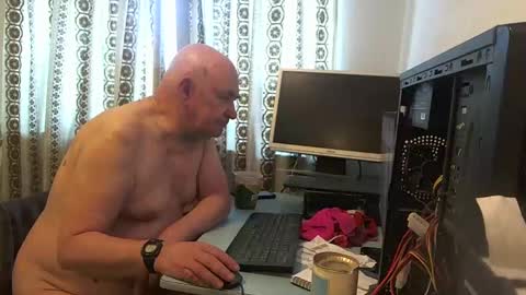 Snapshot of hermeneutika chatting on 01.11.25 mature online show from 01.11.25
