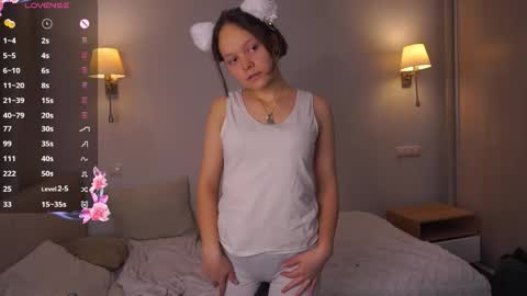 Snapshot of herminaabedi chatting on 12.17.25 Hermina online show from 12.17.25