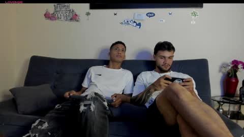 Snapshot of heteros_curious_ chatting on 04.06.26 yeis online show from 04.06.26