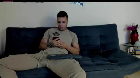 Snapshot of heteros_curious_ chatting on 04.13.26 yeis online show from 04.13.26