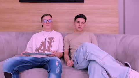 Snapshot of heteros_men chatting on 06.17.26 heteros men online show from 06.17.26