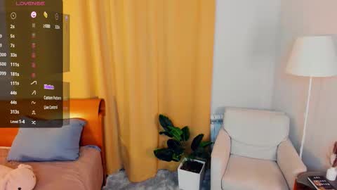 Snapshot of hettiereimel chatting on 12.20.25 Linda online show from 12.20.25