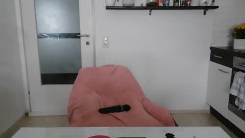 Snapshot of hexe40002 chatting on 04.27.26 lara online show from 04.27.26