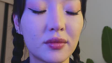 Snapshot of hey_herbal chatting on 12.03.24 Audrey online show from 12.03.24