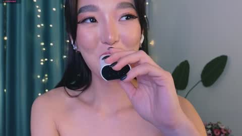 Snapshot of hey_herbal chatting on 02.04.25 Audrey online show from 02.04.25