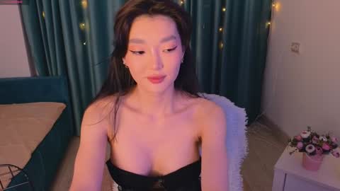 Snapshot of hey_herbal chatting on 02.05.25 Audrey online show from 02.05.25