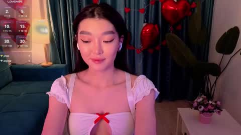 Snapshot of hey_herbal chatting on 02.17.25 Audrey online show from 02.17.25