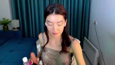 Snapshot of hey_herbal chatting on 10.19.25 Audrey online show from 10.19.25