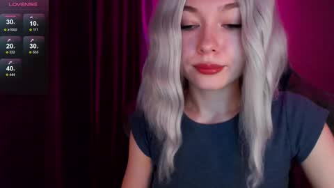 Snapshot of hey_nora_ chatting on 12.17.24 Nora online show from 12.17.24