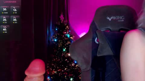 Snapshot of hey_nora_ chatting on 12.27.24 Nora online show from 12.27.24