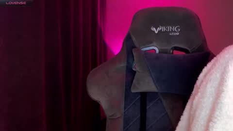 Snapshot of hey_nora_ chatting on 03.05.25 Nora online show from 03.05.25