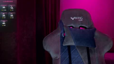 Snapshot of hey_nora_ chatting on 09.17.25 Nora online show from 09.17.25