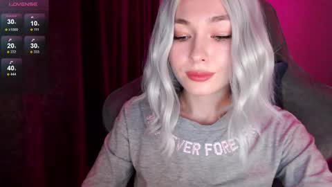 Snapshot of hey_nora_ chatting on 10.17.25 Nora online show from 10.17.25