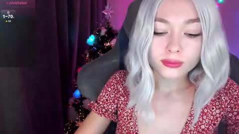 Snapshot of hey_nora_ chatting on 01.18.26 Nora online show from 01.18.26