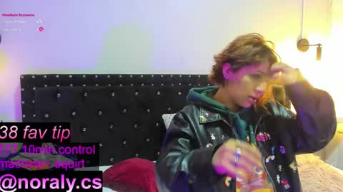 Snapshot of hey_noraly chatting on 10.11.25 Noraly online show from 10.11.25