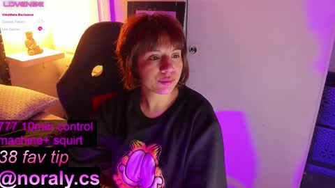 Snapshot of hey_noraly chatting on 10.16.25 Noraly online show from 10.16.25