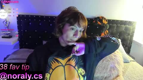 Snapshot of hey_noraly chatting on 10.17.25 Noraly online show from 10.17.25